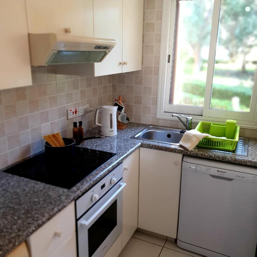 Owls Nest Townhouse Villa Paphos ภายนอก รูปภาพ